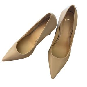Marc fFsher, nude pumps brand new, never worn!
